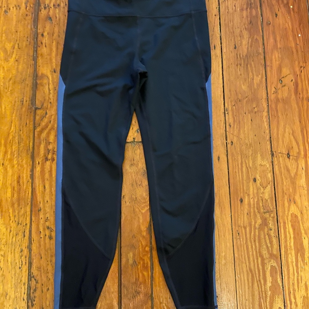 GapFit blackout technology leggings size Medium